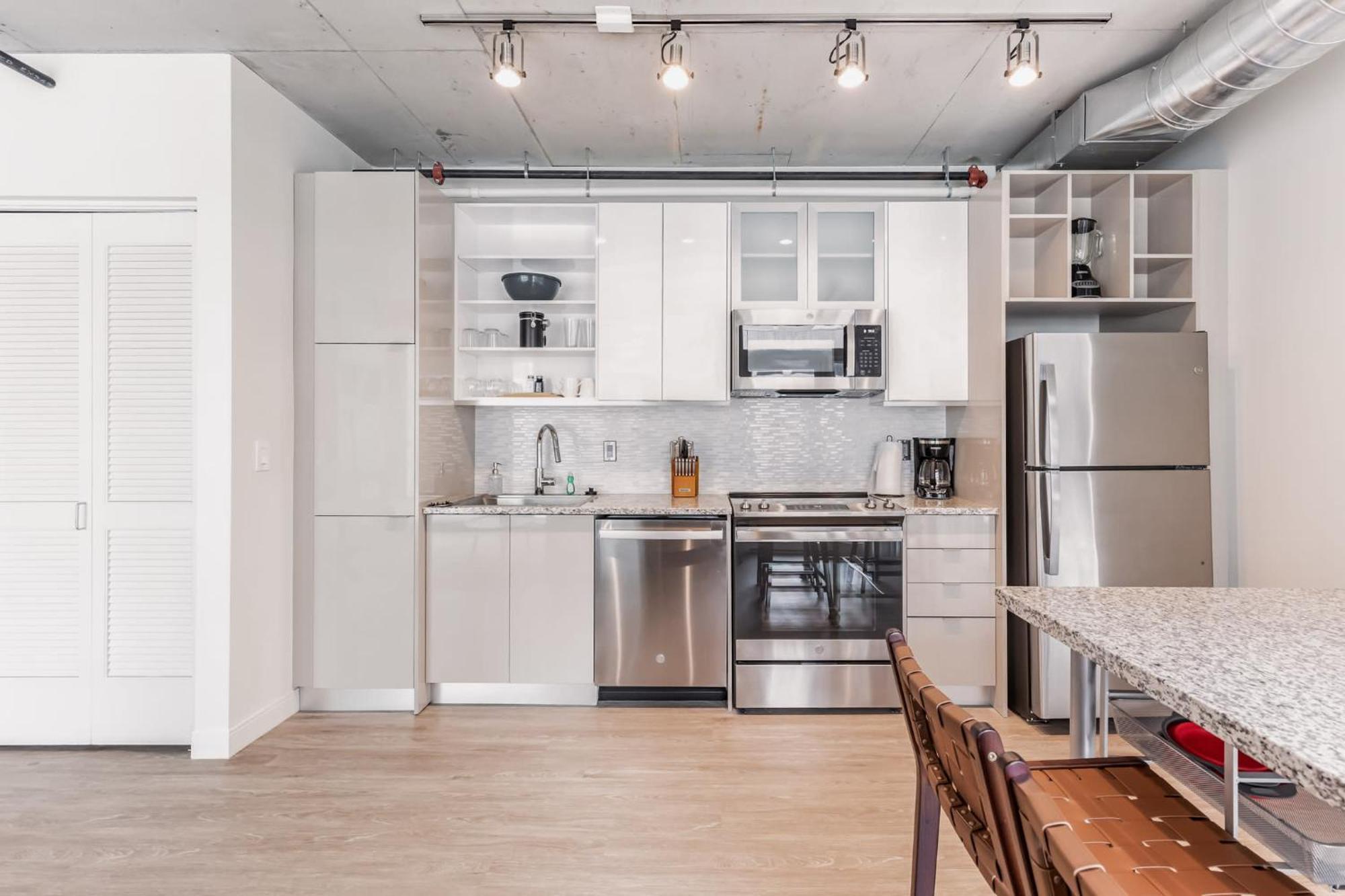 Apartment Centrally Located Dt Luxury Apts At Club Cleveland