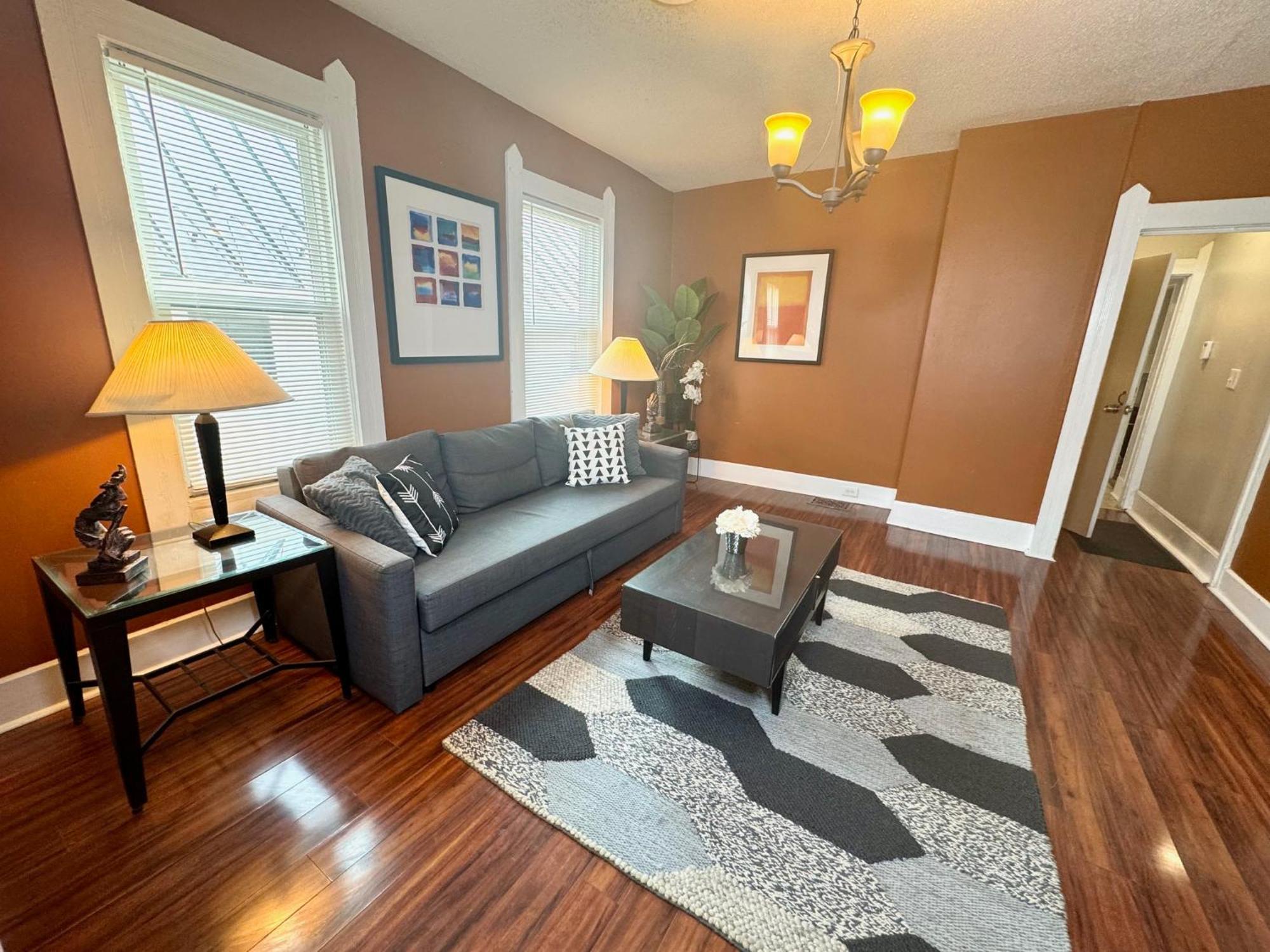 The House - Huge Ohio District - 5 Minutes From Downtown - W45th1 Upper Apartment Cleveland