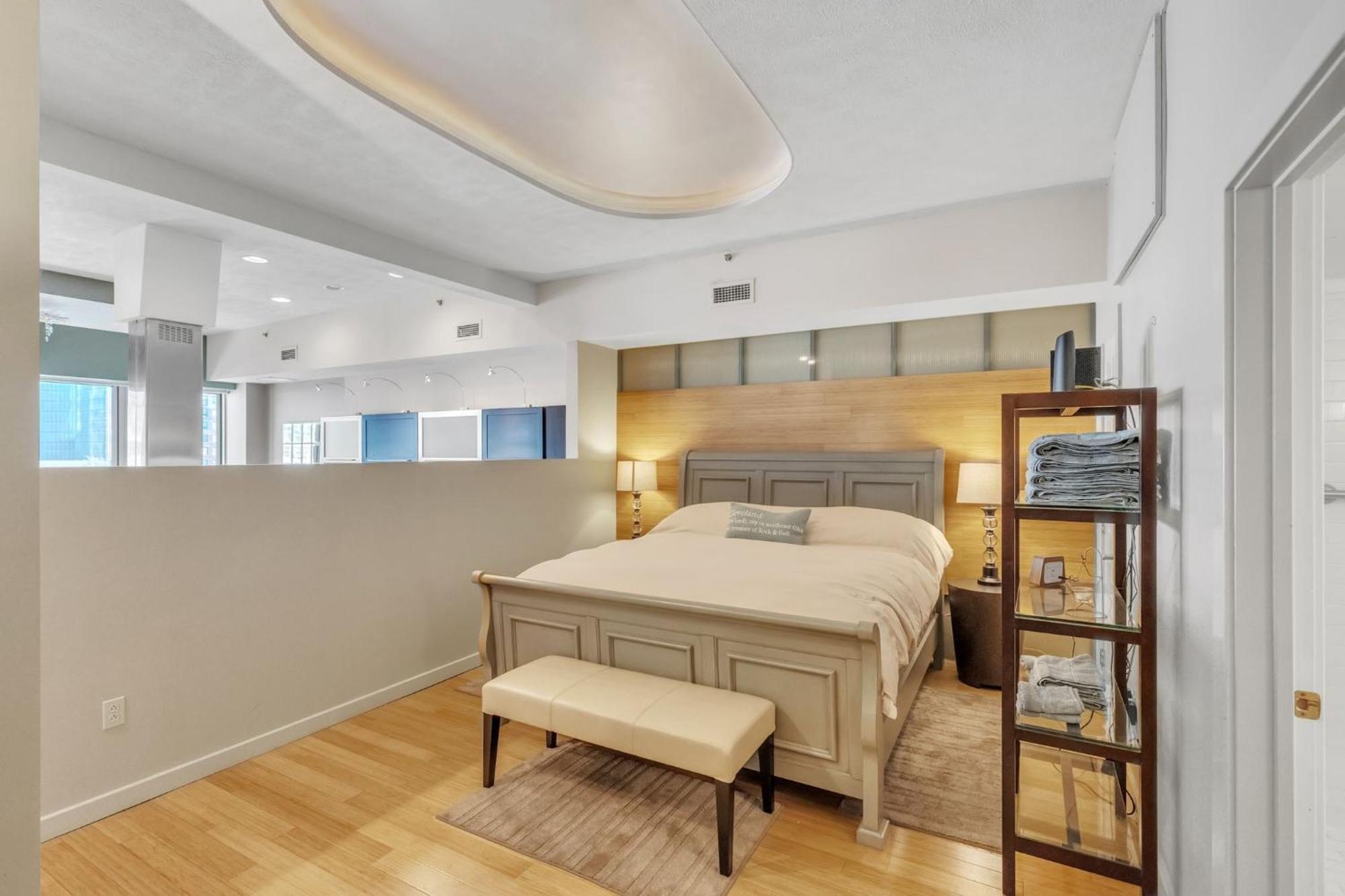 Downtown Cleveland- Steps To Sports & Events Apartment Cleveland