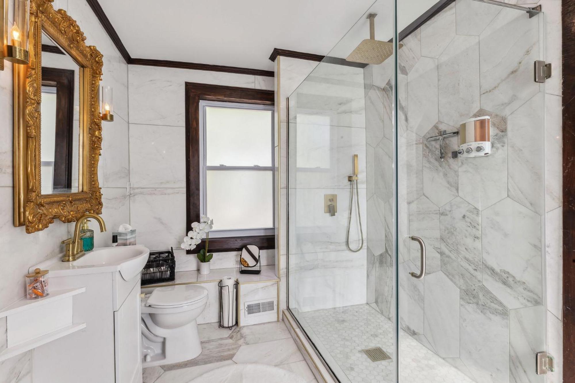 Enchanted Castle - Your Royal Getaway Awaits Cleveland