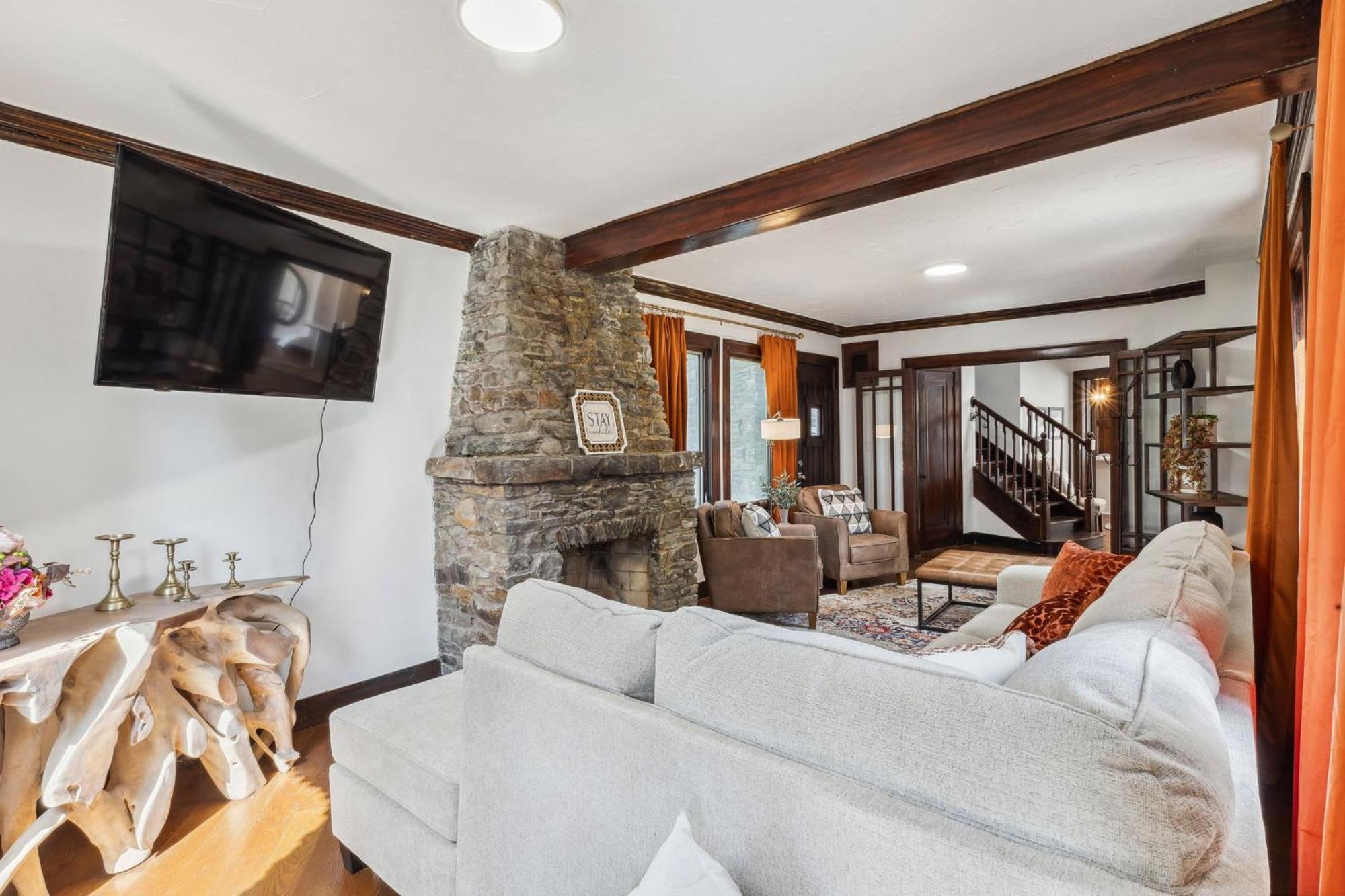 Enchanted Castle - Your Royal Getaway Awaits * Cleveland