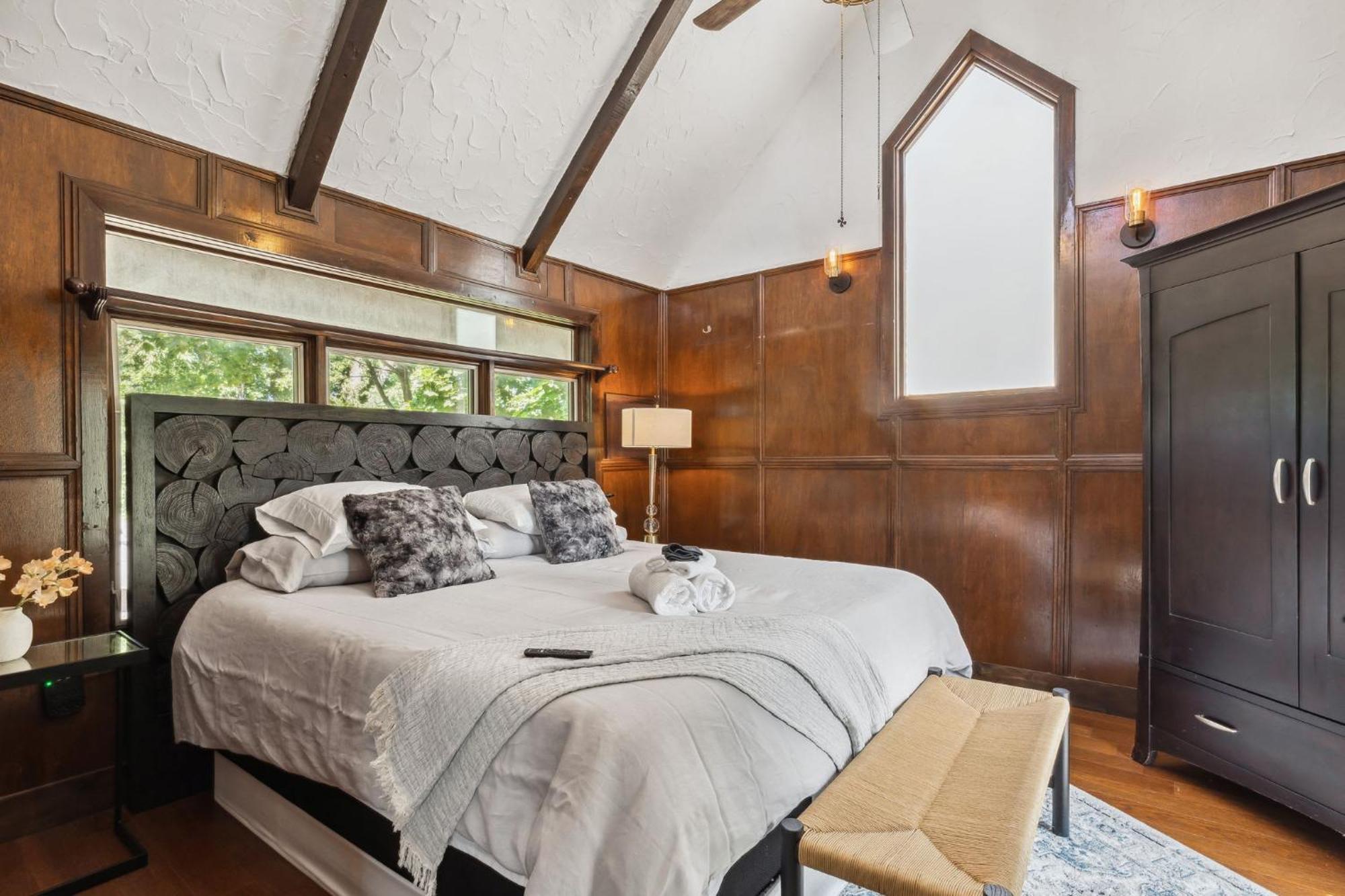 Enchanted Castle - Your Royal Getaway Awaits Cleveland