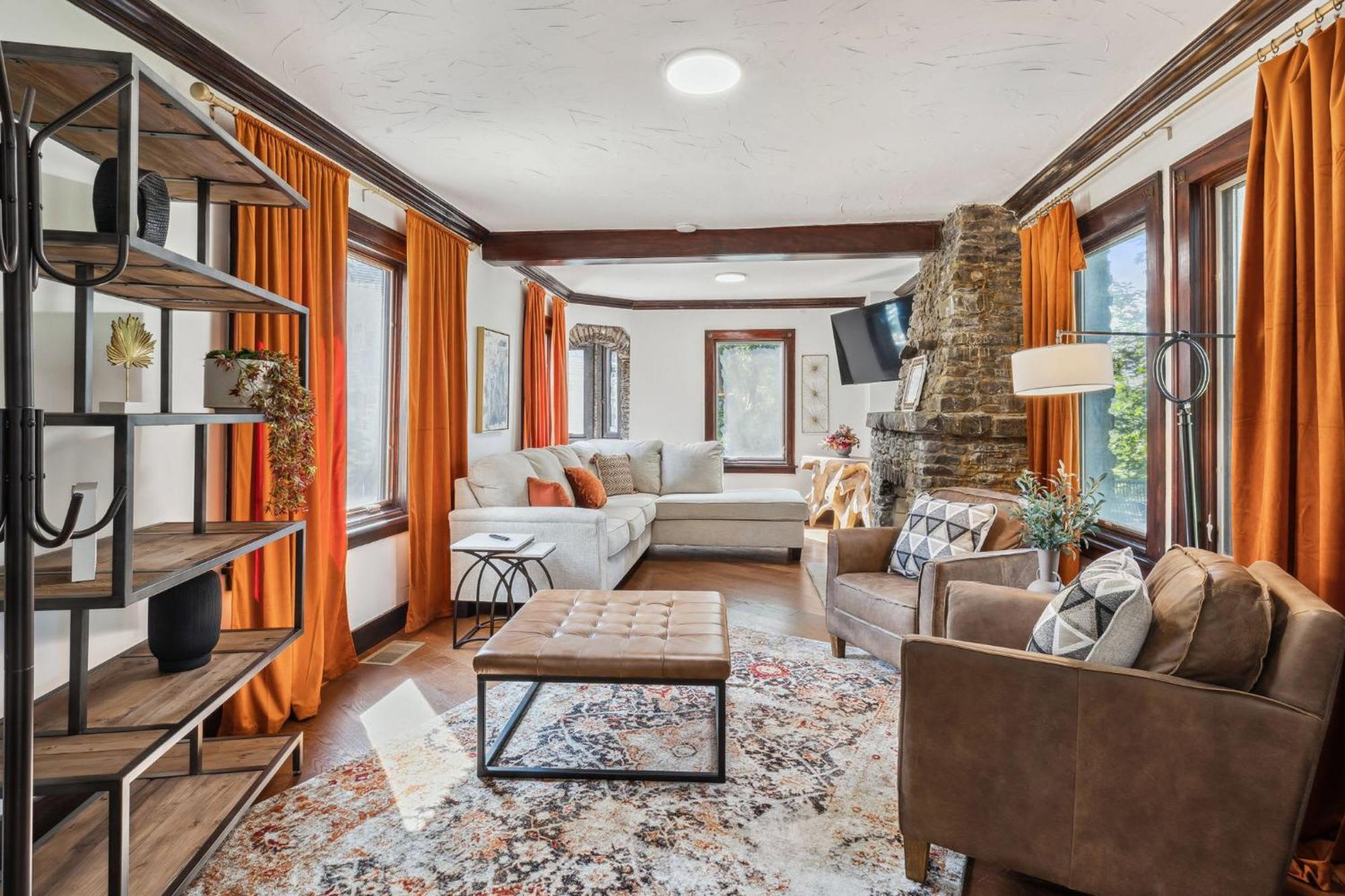 Enchanted Castle - Your Royal Getaway Awaits Cleveland