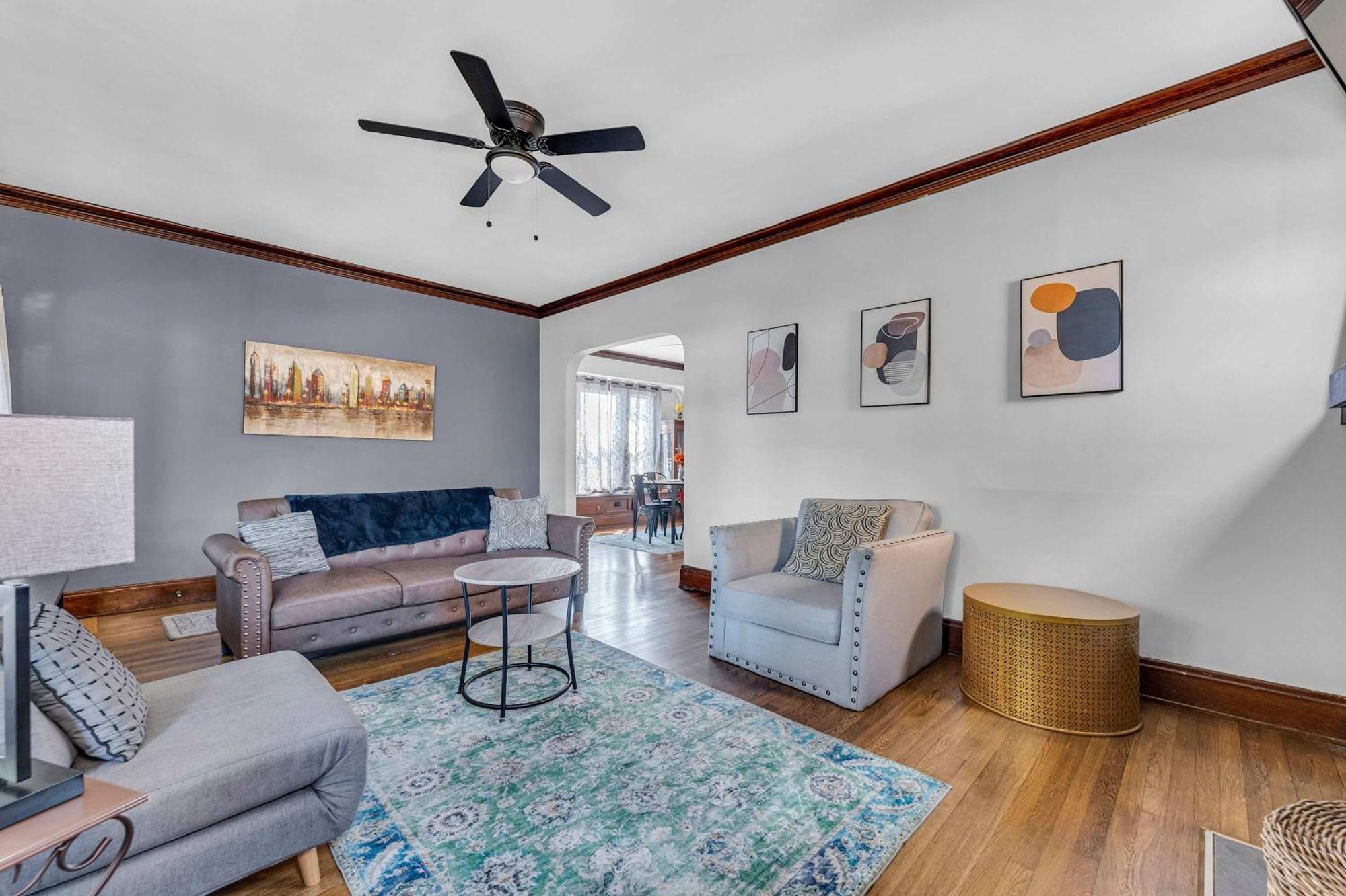 Apartment Beautifully Remodeled Duplex In West Blvd