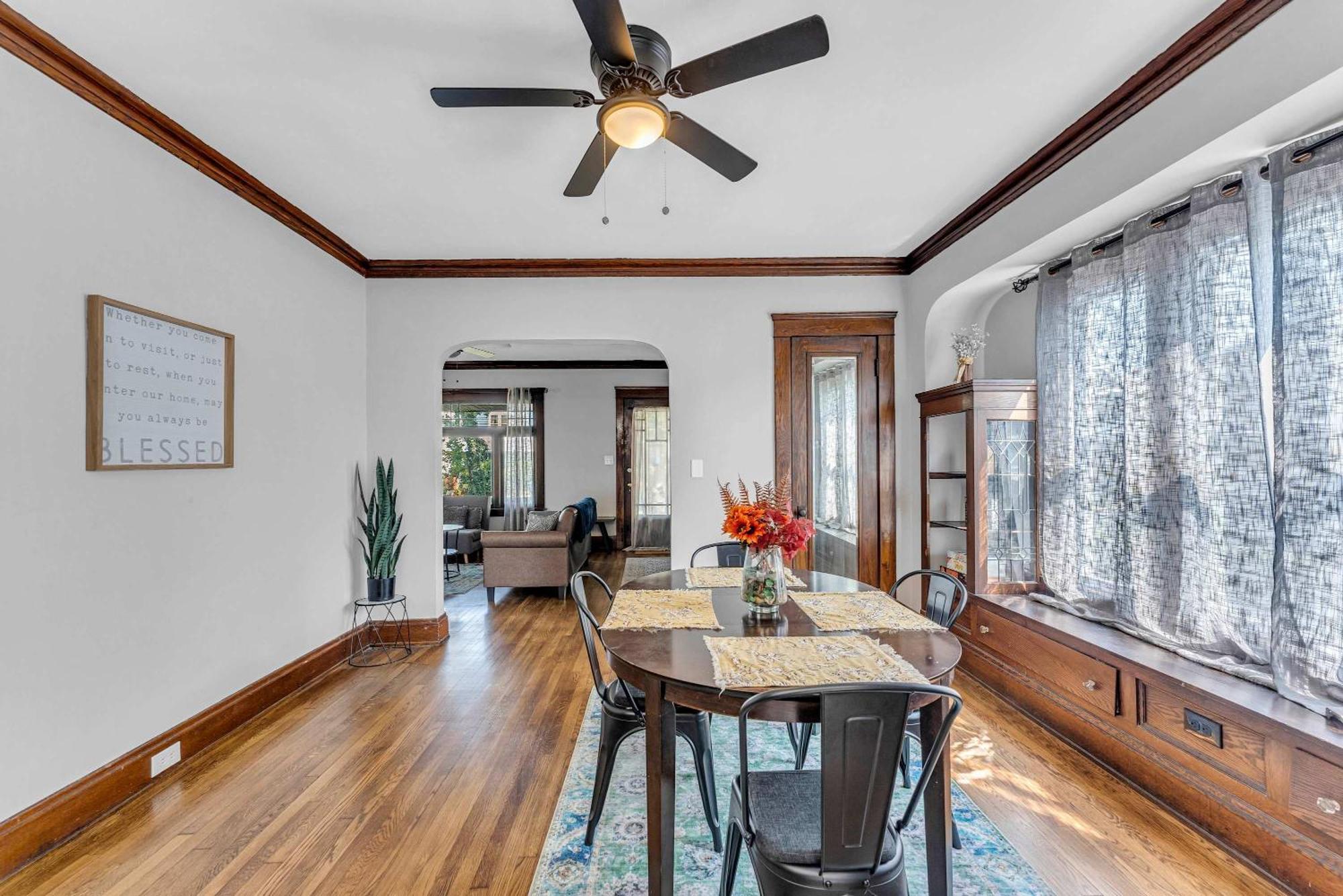 Apartment Beautifully Remodeled Duplex In West Blvd *