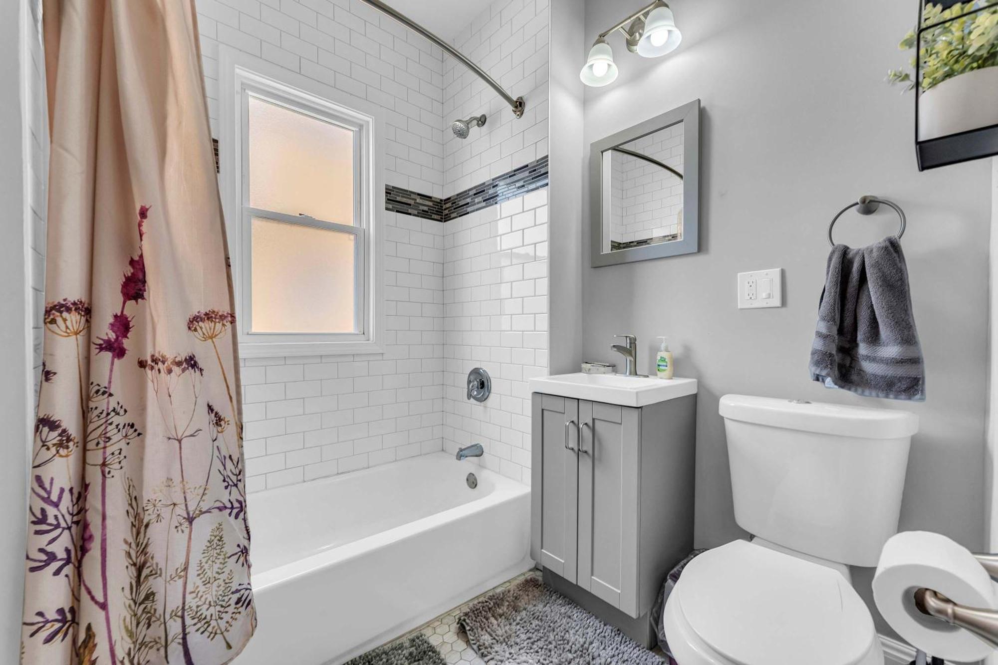 Beautifully Remodeled Duplex In West Blvd * Cleveland