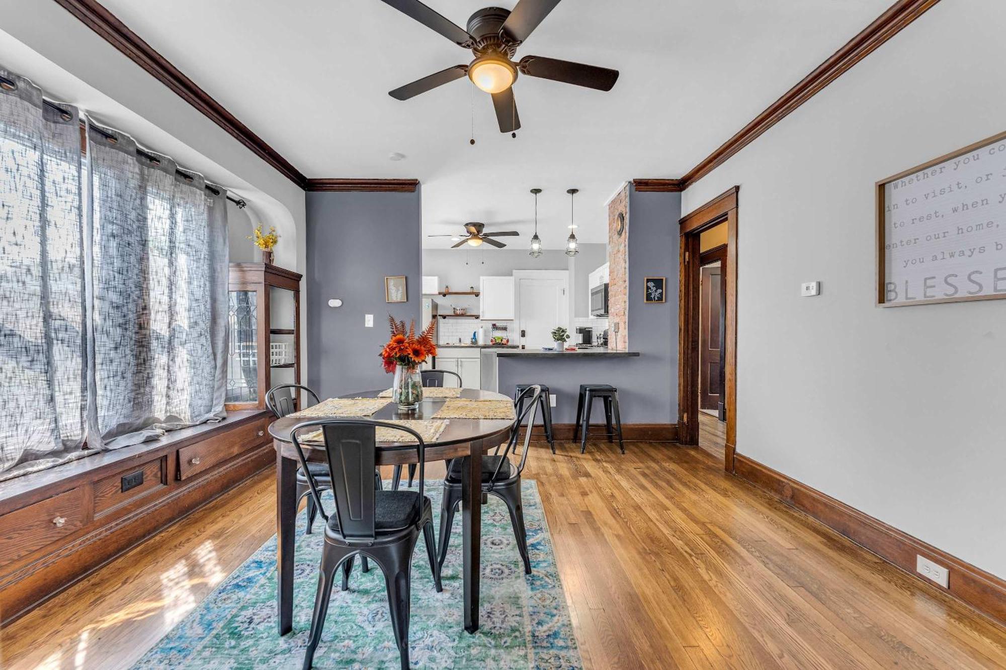 Beautifully Remodeled Duplex In West Blvd Apartment