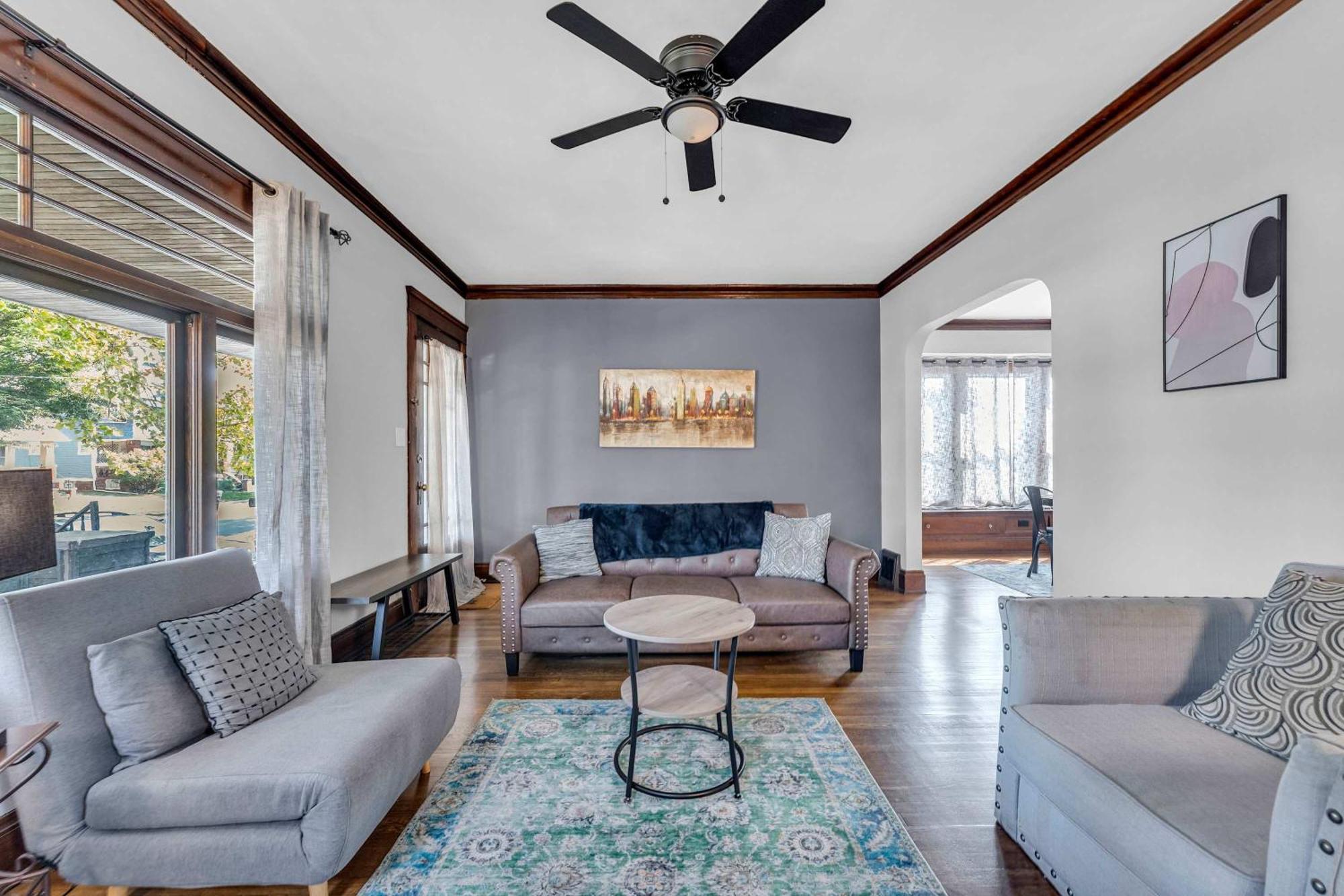 Beautifully Remodeled Duplex In West Blvd Cleveland