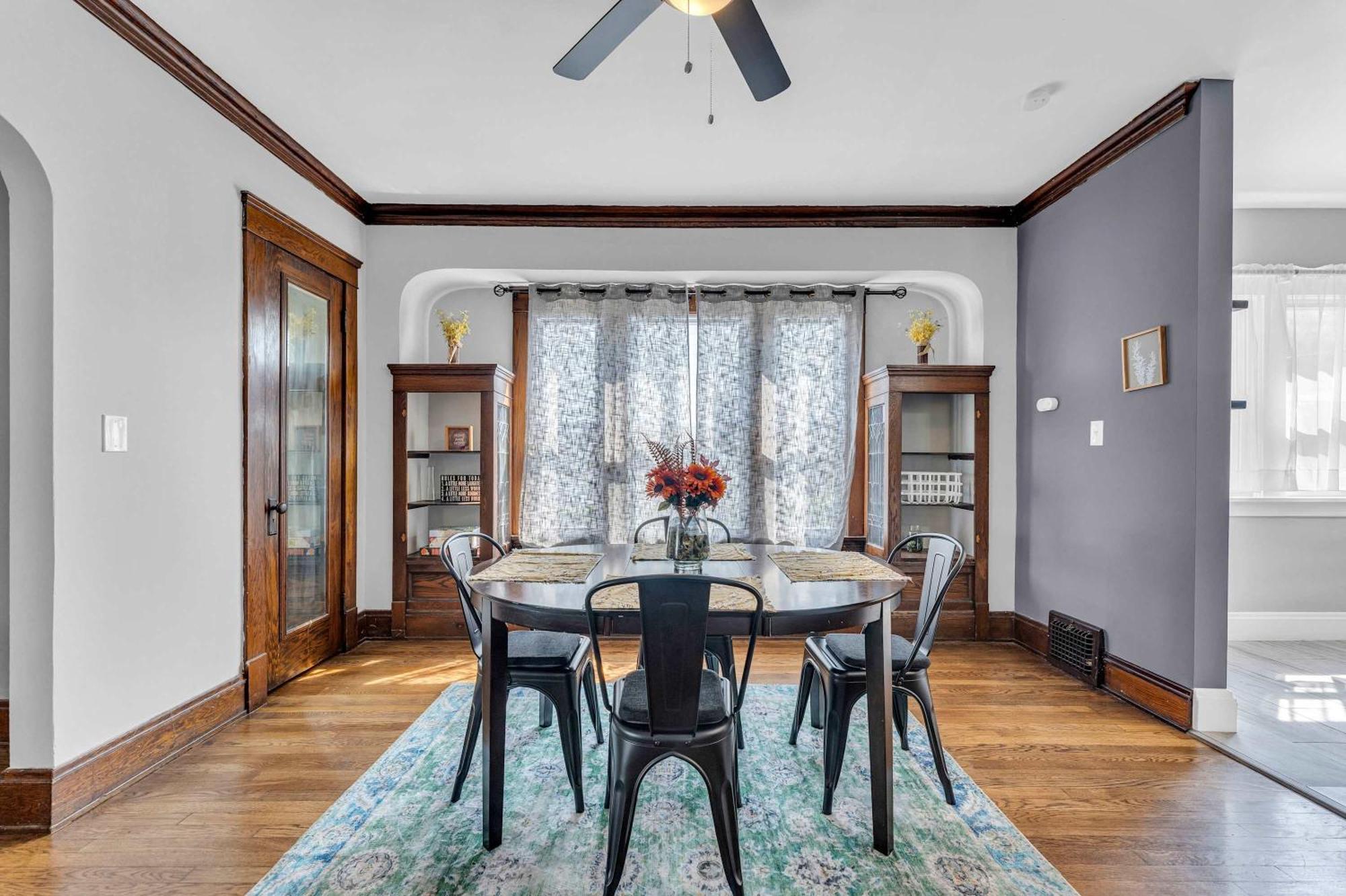 Beautifully Remodeled Duplex In West Blvd Cleveland