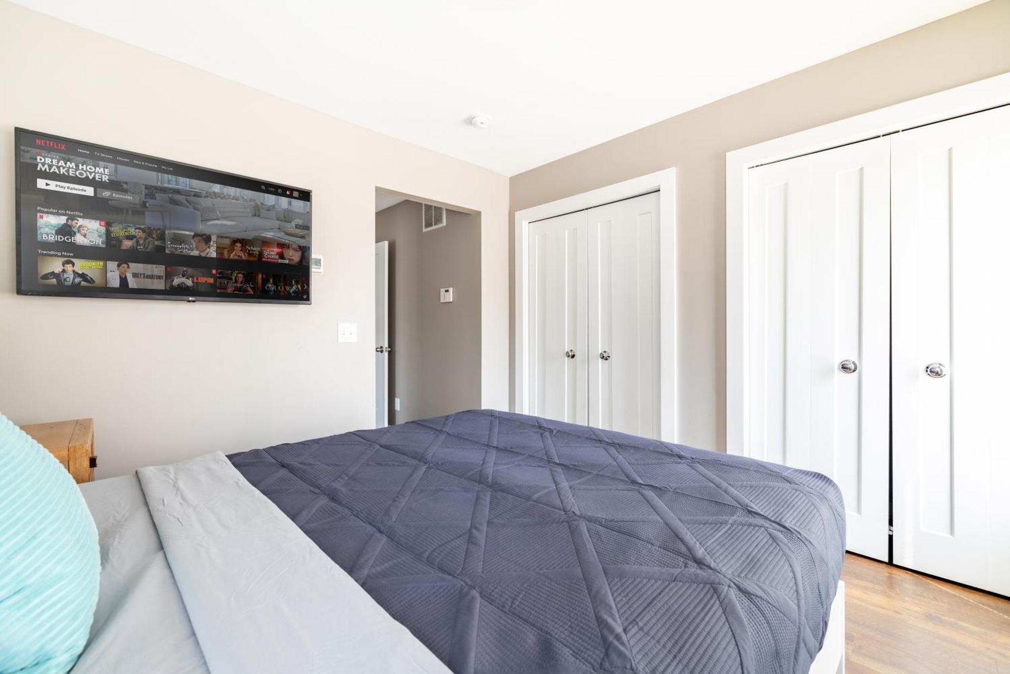 Villa Luxury Downtown Townhome Private Garage Unit 16 *