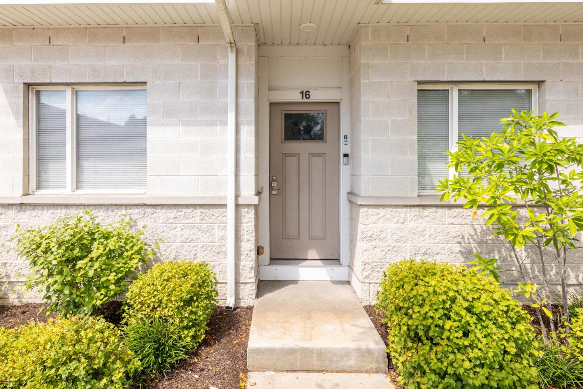 Luxury Downtown Townhome Private Garage Unit 16 * Cleveland