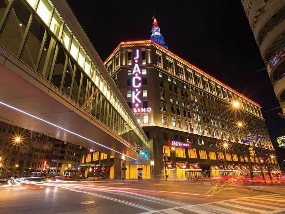 Apartment Downtown Sq Stadium Casino Rock Hall Clinic *