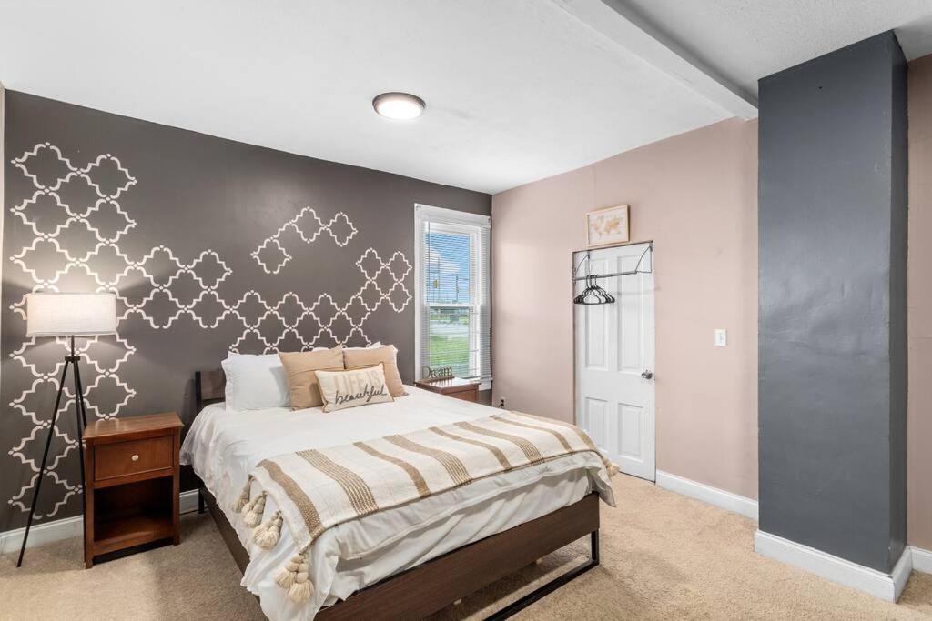 Stylish King Bed, 2bdrm, 1 Mile To Dtwn, Game Apartment *