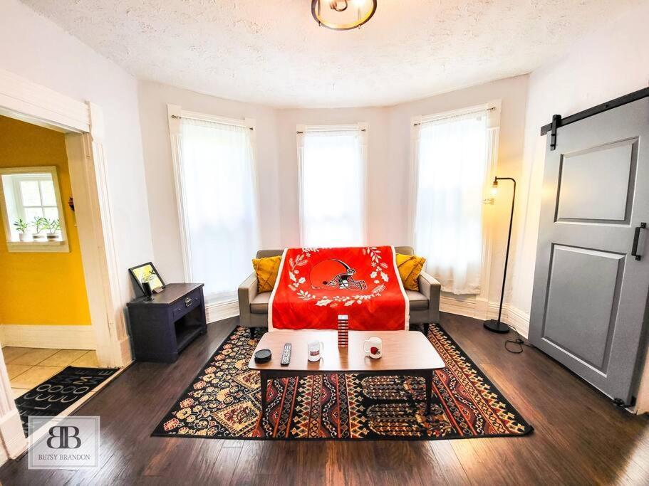 Stylish King Bed, 2bdrm, 1 Mile To Dtwn, Game *