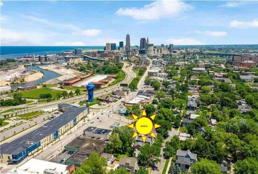 Stylish King Bed, 2bdrm, 1 Mile To Dtwn, Game
