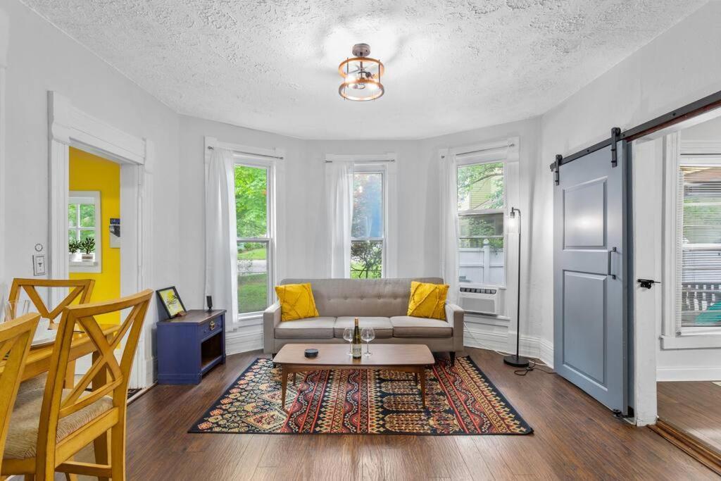 Stylish King Bed, 2bdrm, 1 Mile To Dtwn, Game