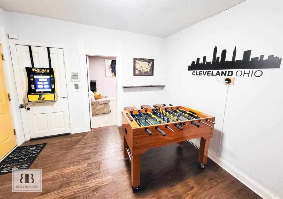 Stylish King Bed, 2bdrm, 1 Mile To Dtwn, Game Apartment