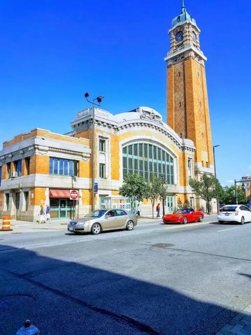 Apartment Stylish King Bed, 2bdrm, 1 Mile To Dtwn, Game