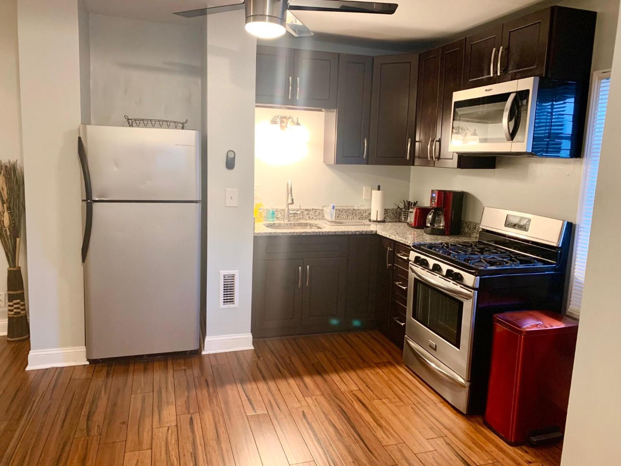 The House - W45th Backhouse - Ohio District - 5 Minutes From Downtown Cleveland