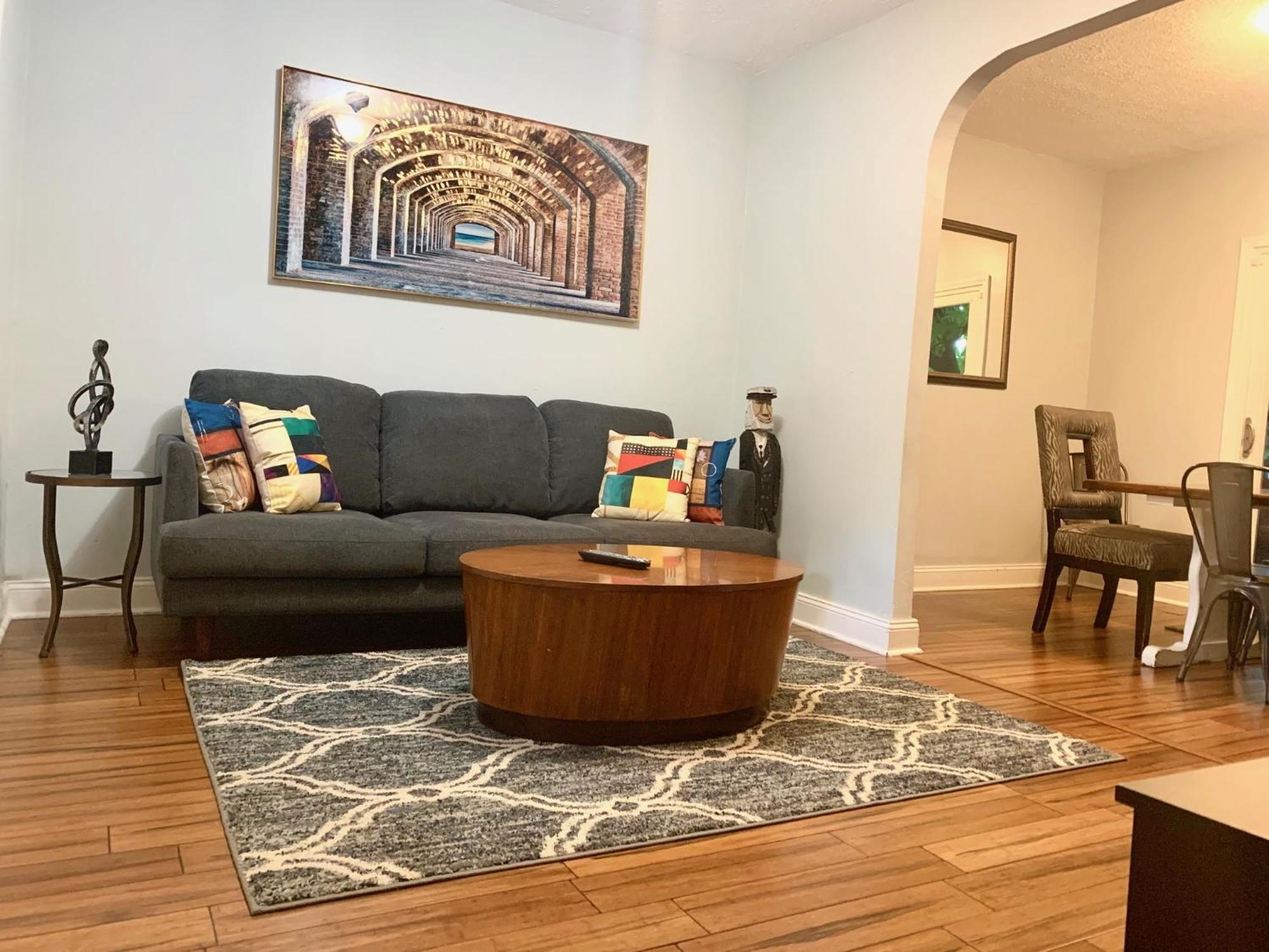 The House - W45th Backhouse - Ohio District - 5 Minutes From Downtown * Cleveland