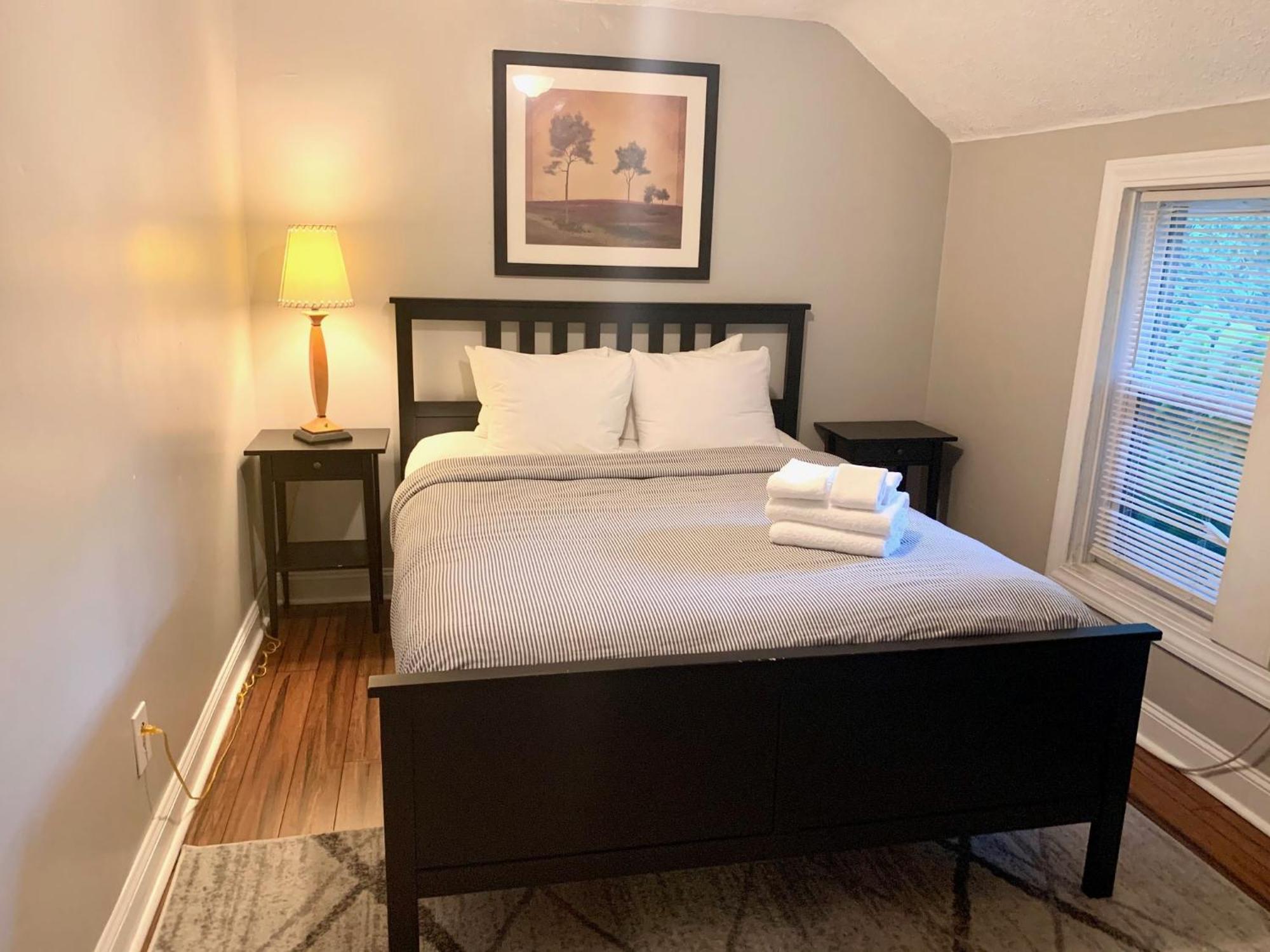 Holiday home The House - W45th Backhouse - Ohio District - 5 Minutes From Downtown