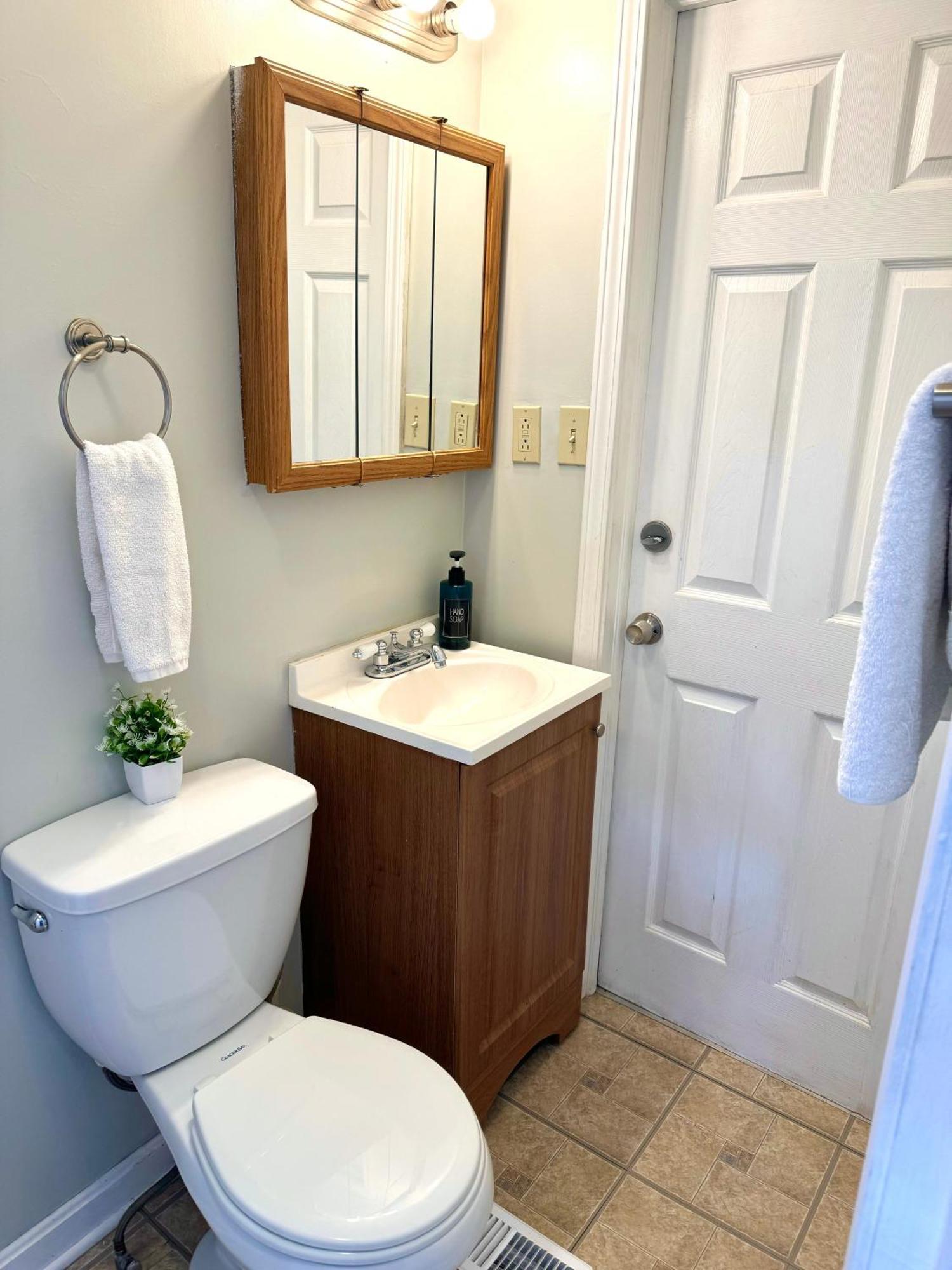 The House Hotels-5 Mins From Downtown-w45th1 Lower Apartment