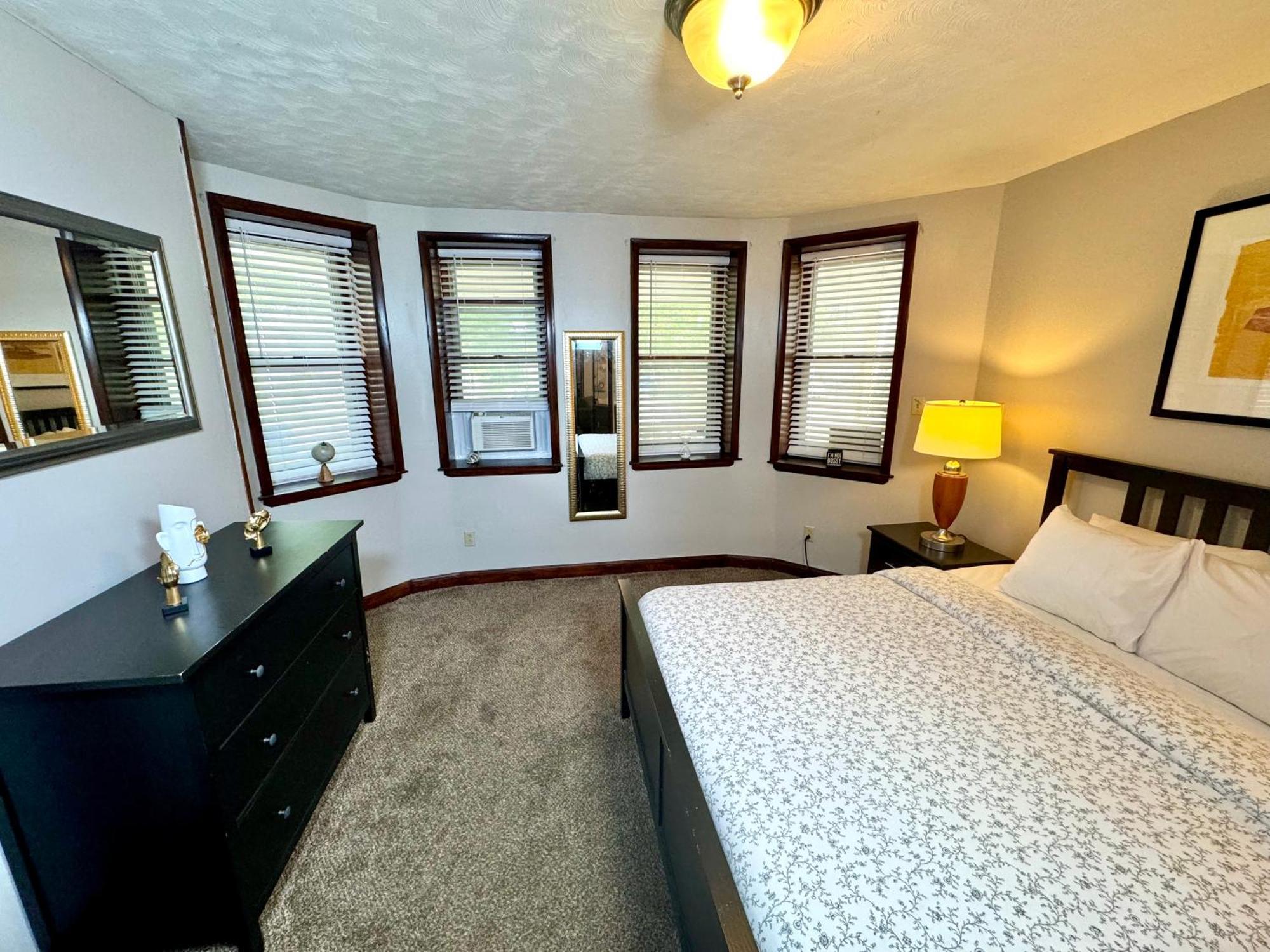 The House Hotels-5 Mins From Downtown-w45th1 Lower Apartment Cleveland