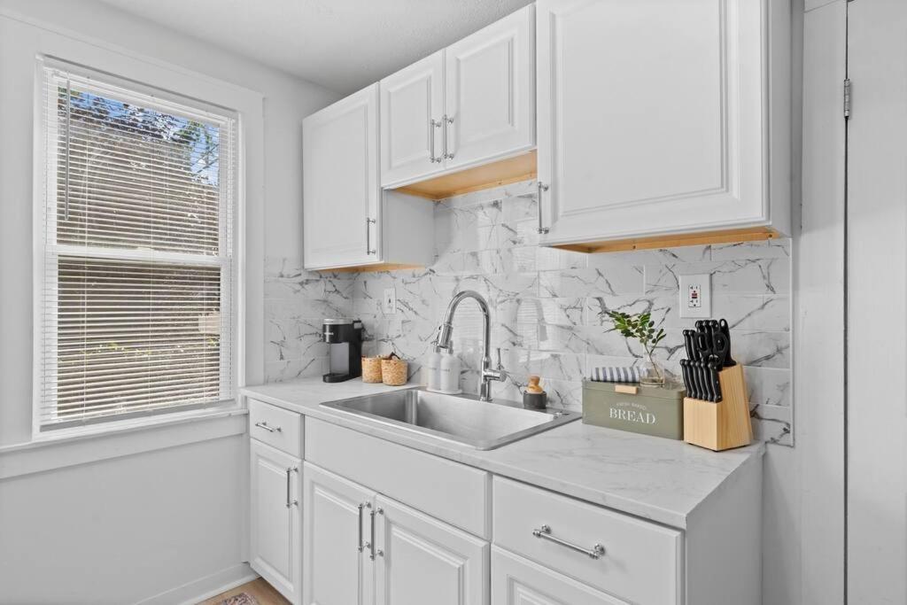 Comfortable 2-bedroom House In 1330 *