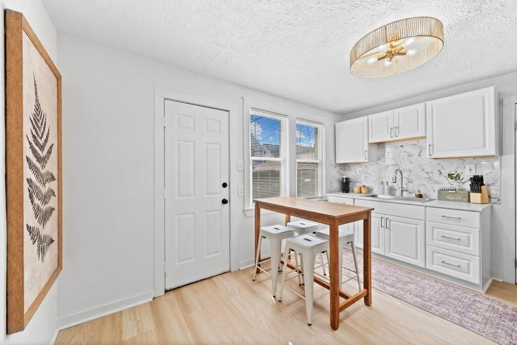 Comfortable 2-bedroom House In 1330 * Cleveland