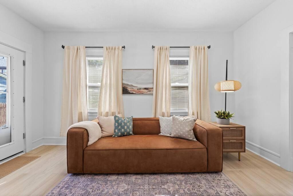 Comfortable 2-bedroom House In 1330 * Cleveland