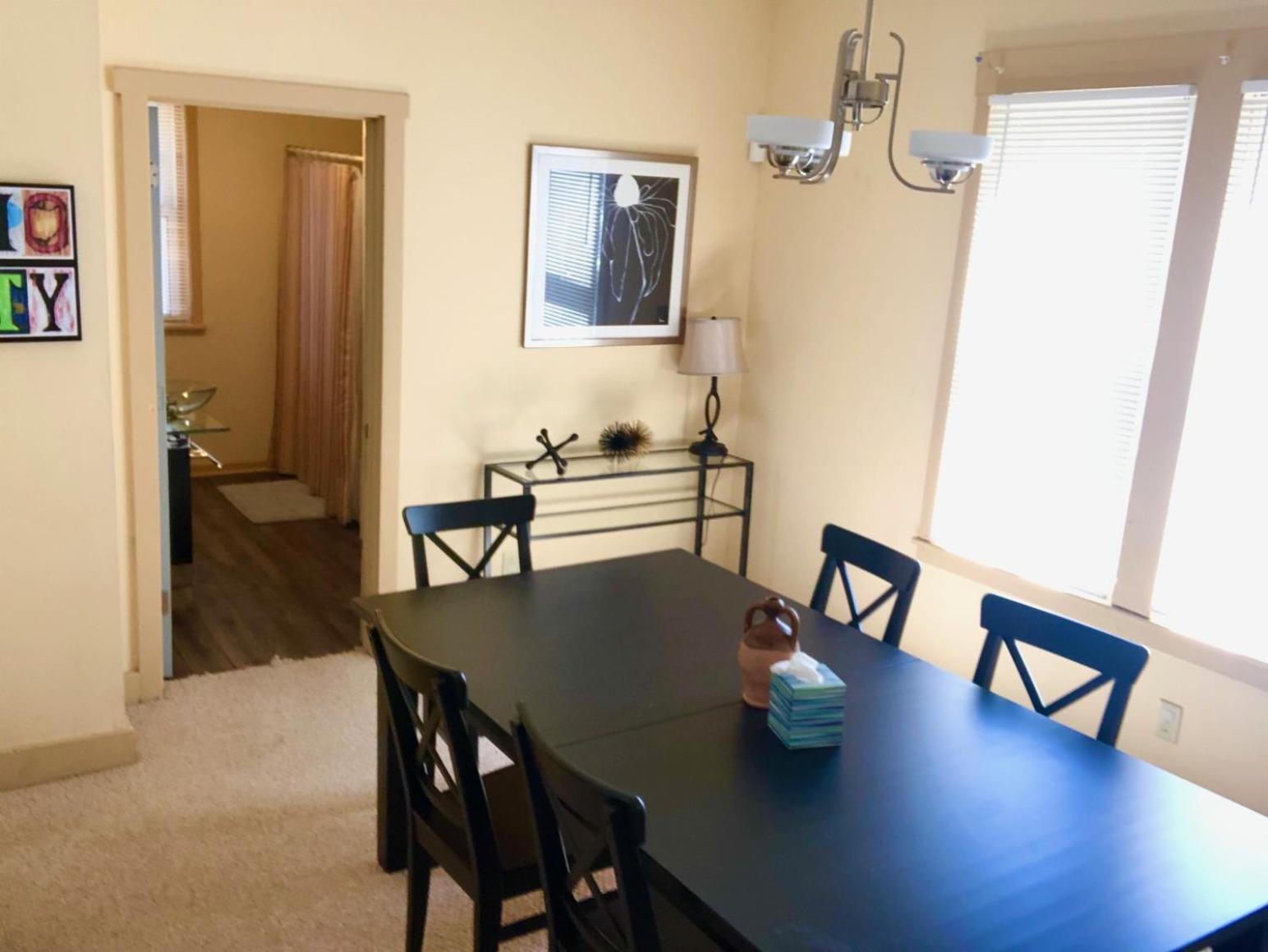 Holiday home The House - W47th 2 - 5 Minutes From Downtown *