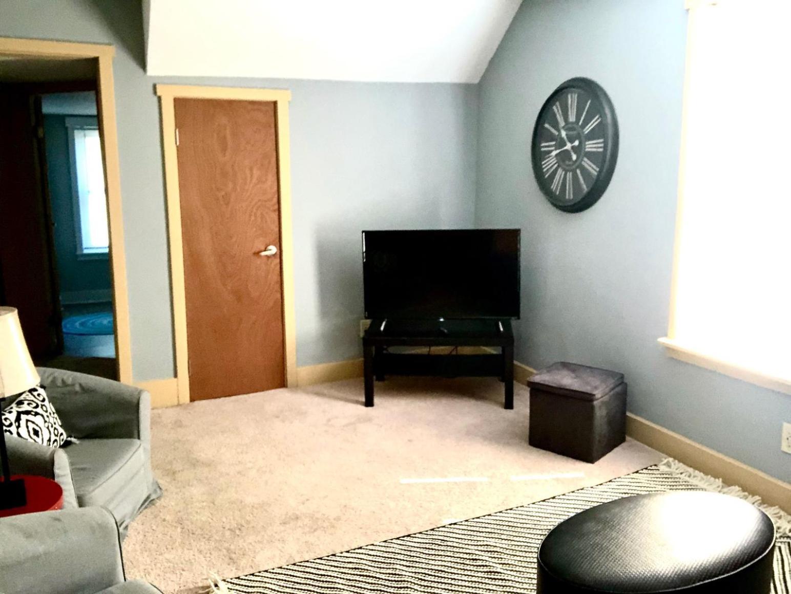 The House - W47th 2 - 5 Minutes From Downtown Cleveland