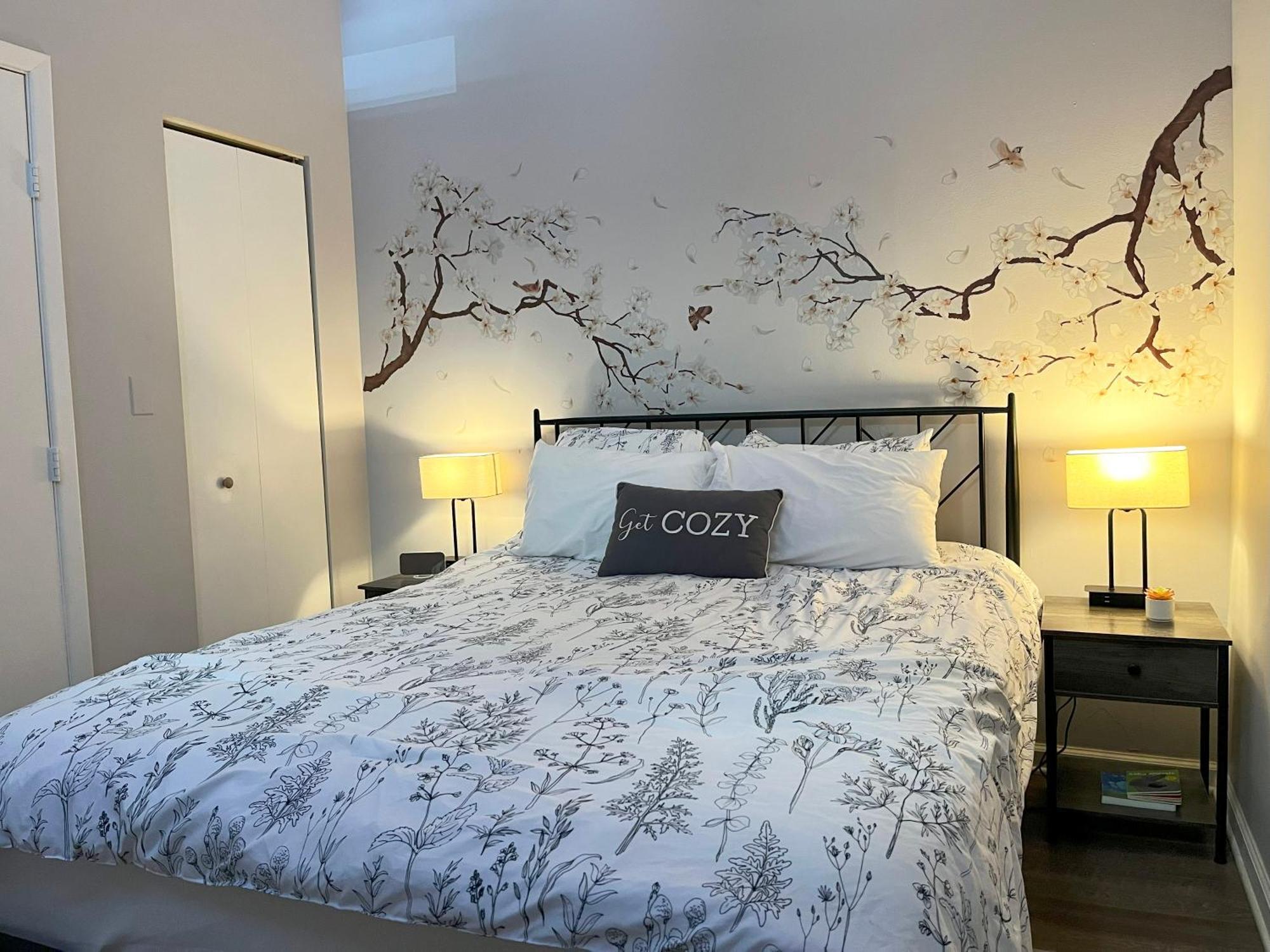 Downtown -modern First Floor Unit *