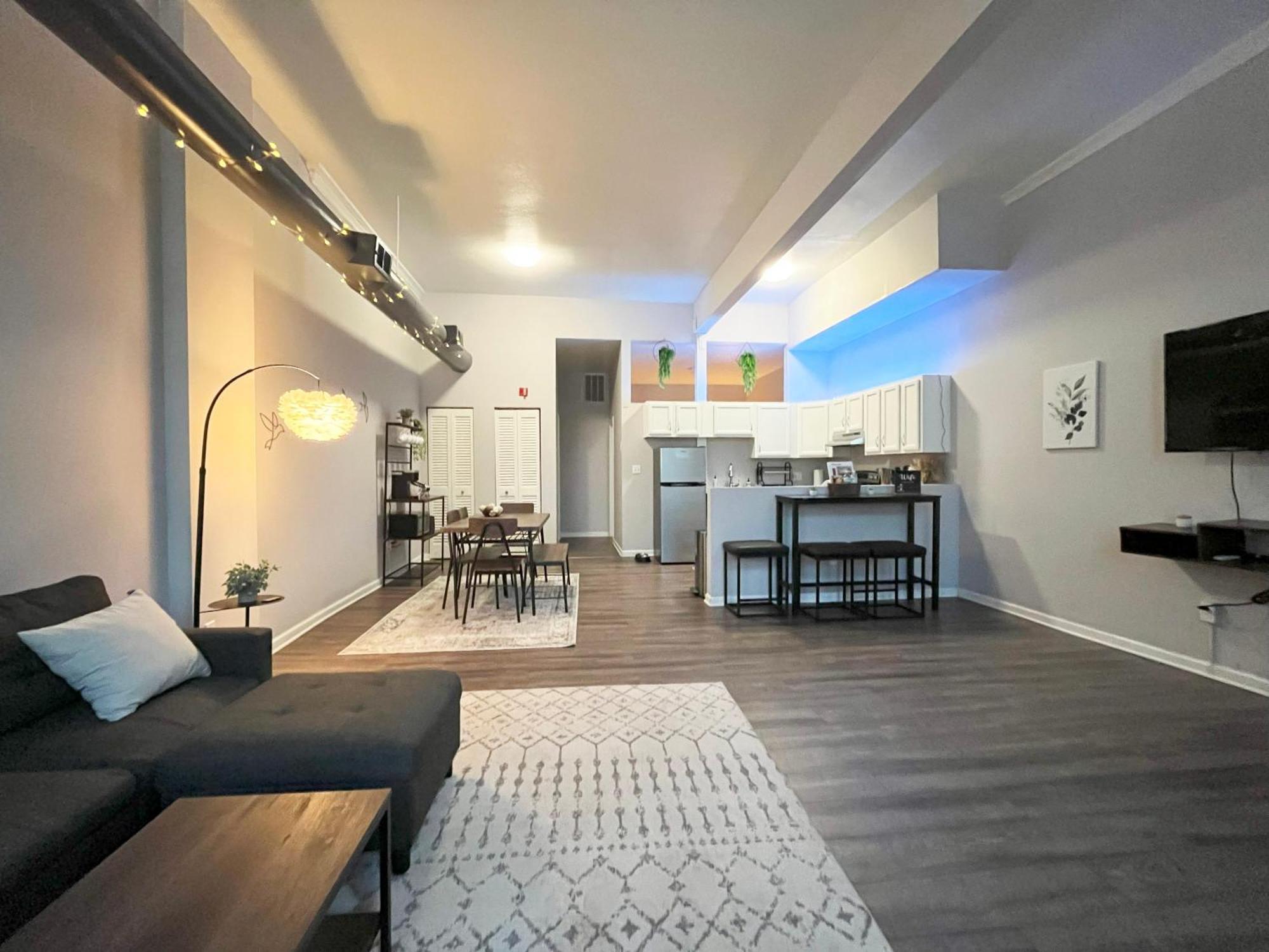 Downtown -modern First Floor Unit