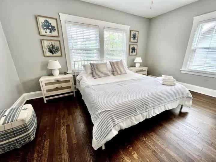 19th Century 'cleveland Double' - Walk To Beach Apartment Cleveland