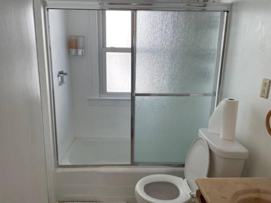 Comfy First Floor Bedroom Near Clinic Fairview Homestay Cleveland
