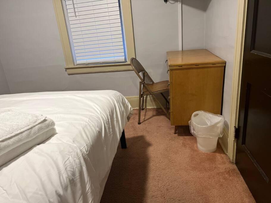 Apartment Primo 2 Bedroom 1 Bath Free Parking Airport Clinic Fairview Cleveland