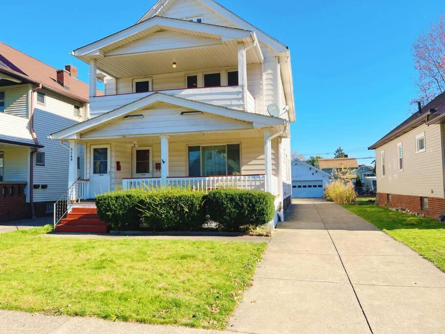 Primo 2 Bedroom 1 Bath Free Parking Airport Clinic Fairview Apartment Cleveland