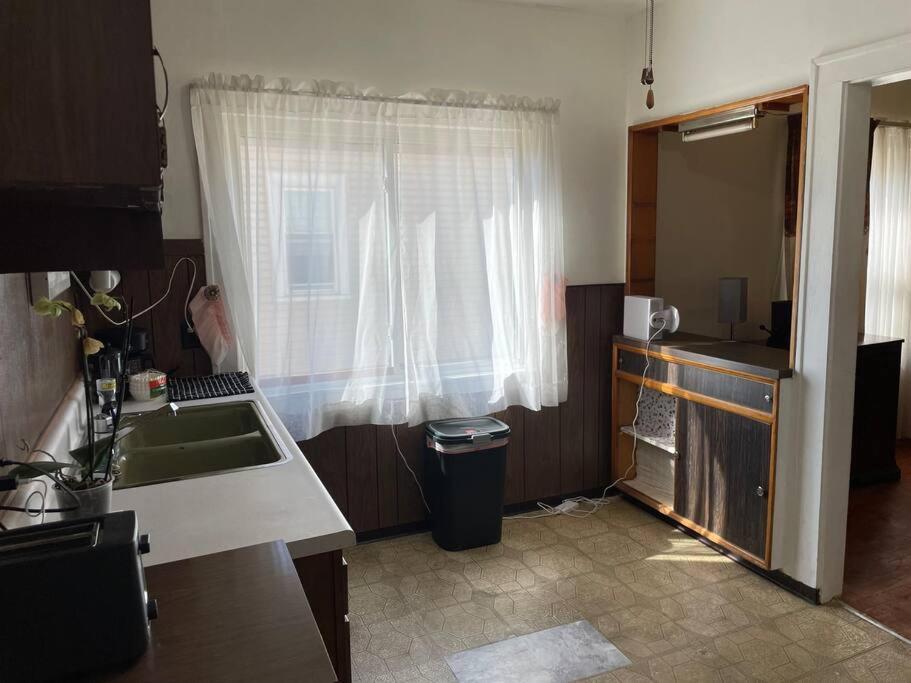 Apartment Primo 2 Bedroom 1 Bath Free Parking Airport Clinic Fairview *