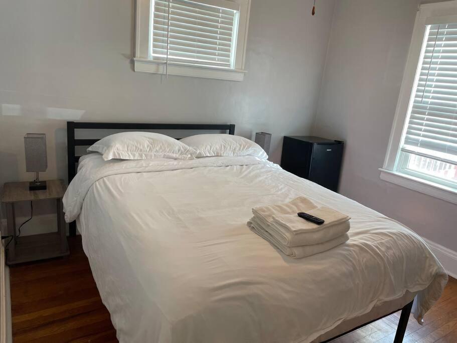 Apartment Primo 2 Bedroom 1 Bath Free Parking Airport Clinic Fairview Cleveland