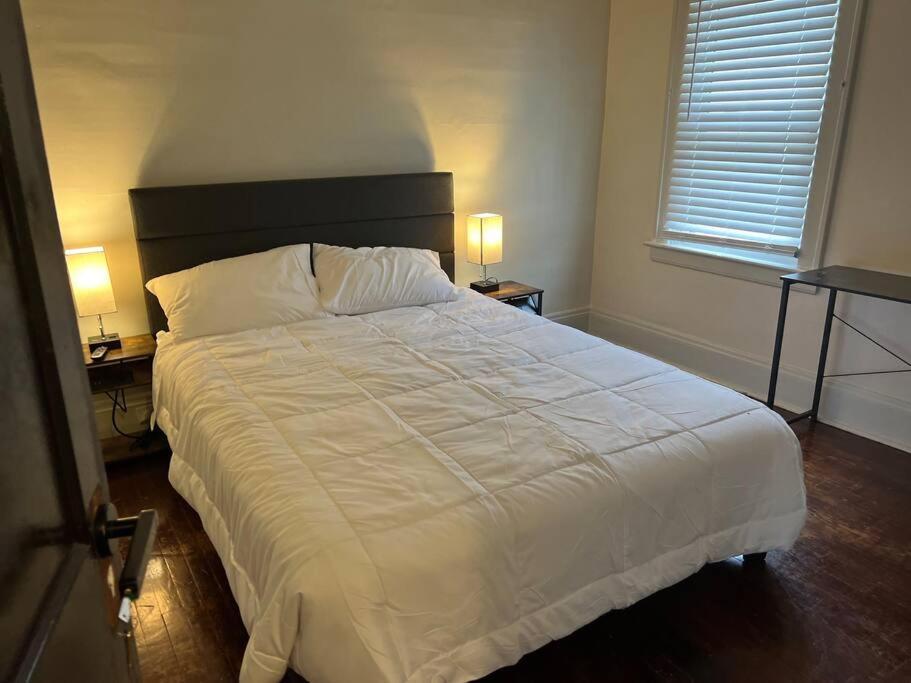 Primo 2 Bedroom 1 Bath Free Parking Airport Clinic Fairview Apartment