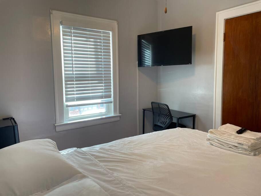Primo 2 Bedroom 1 Bath Free Parking Airport Clinic Fairview Apartment Cleveland