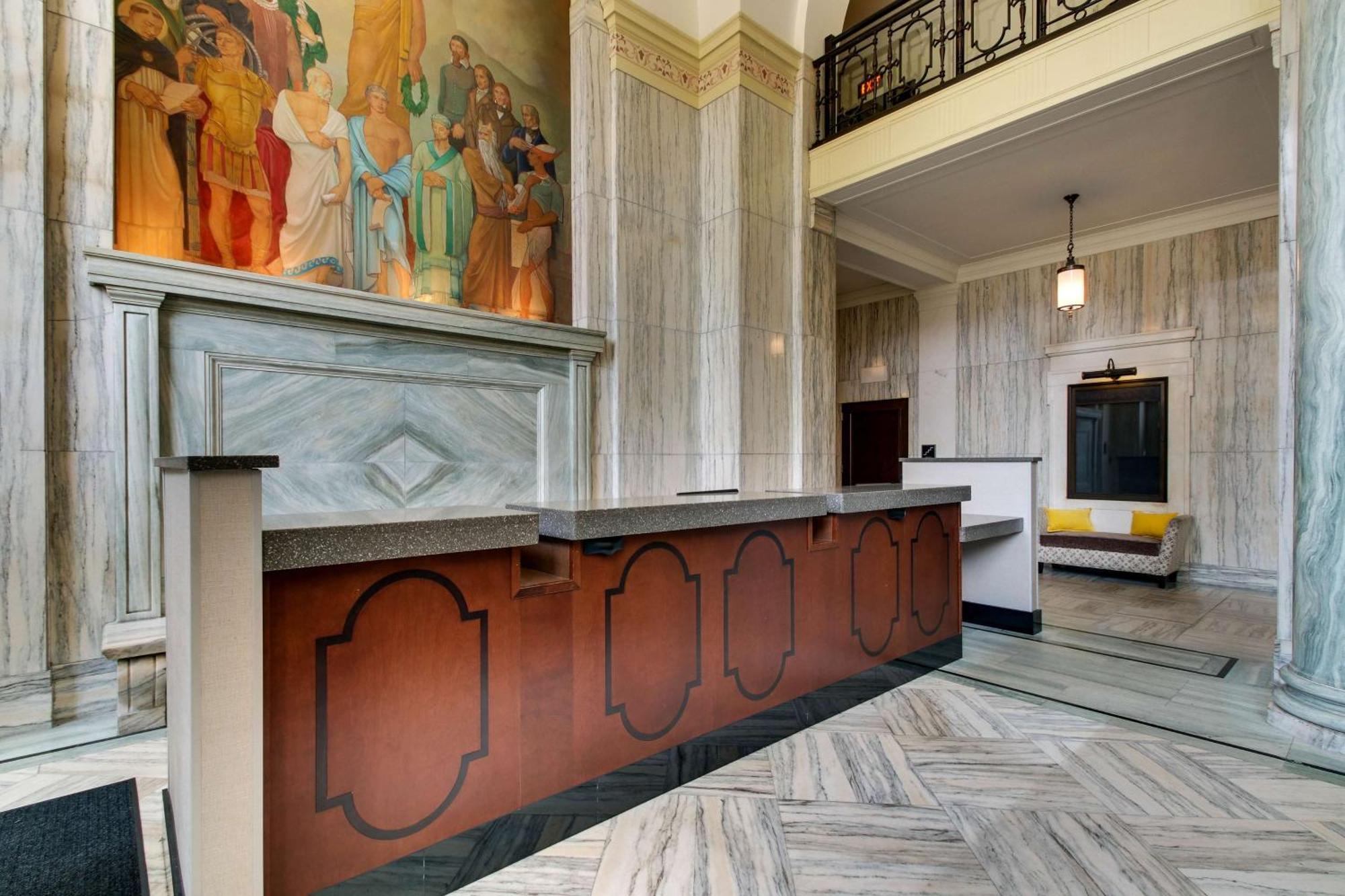 Drury Plaza Downtown Hotel 3*