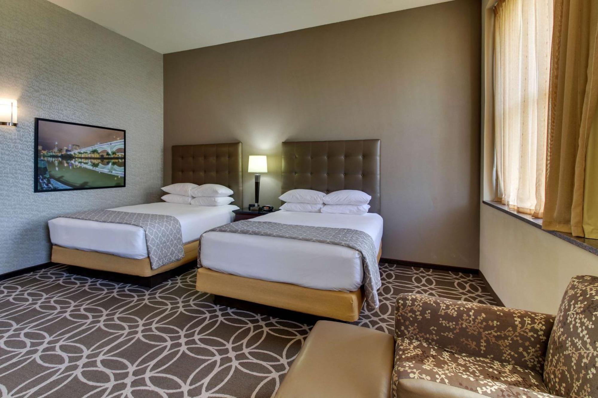 Drury Plaza Downtown Hotel