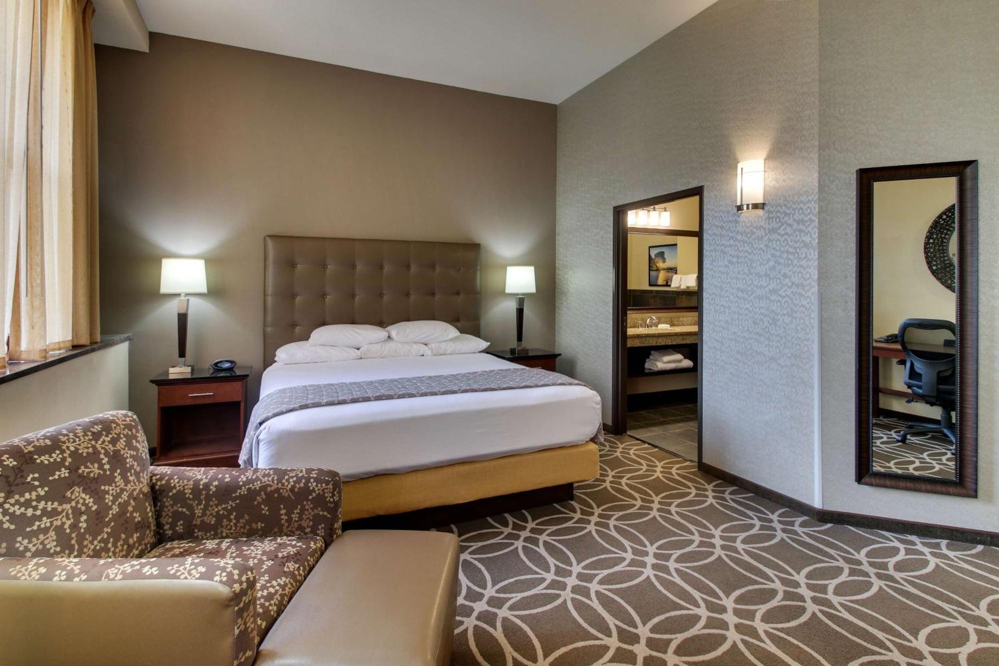Drury Plaza Downtown Hotel