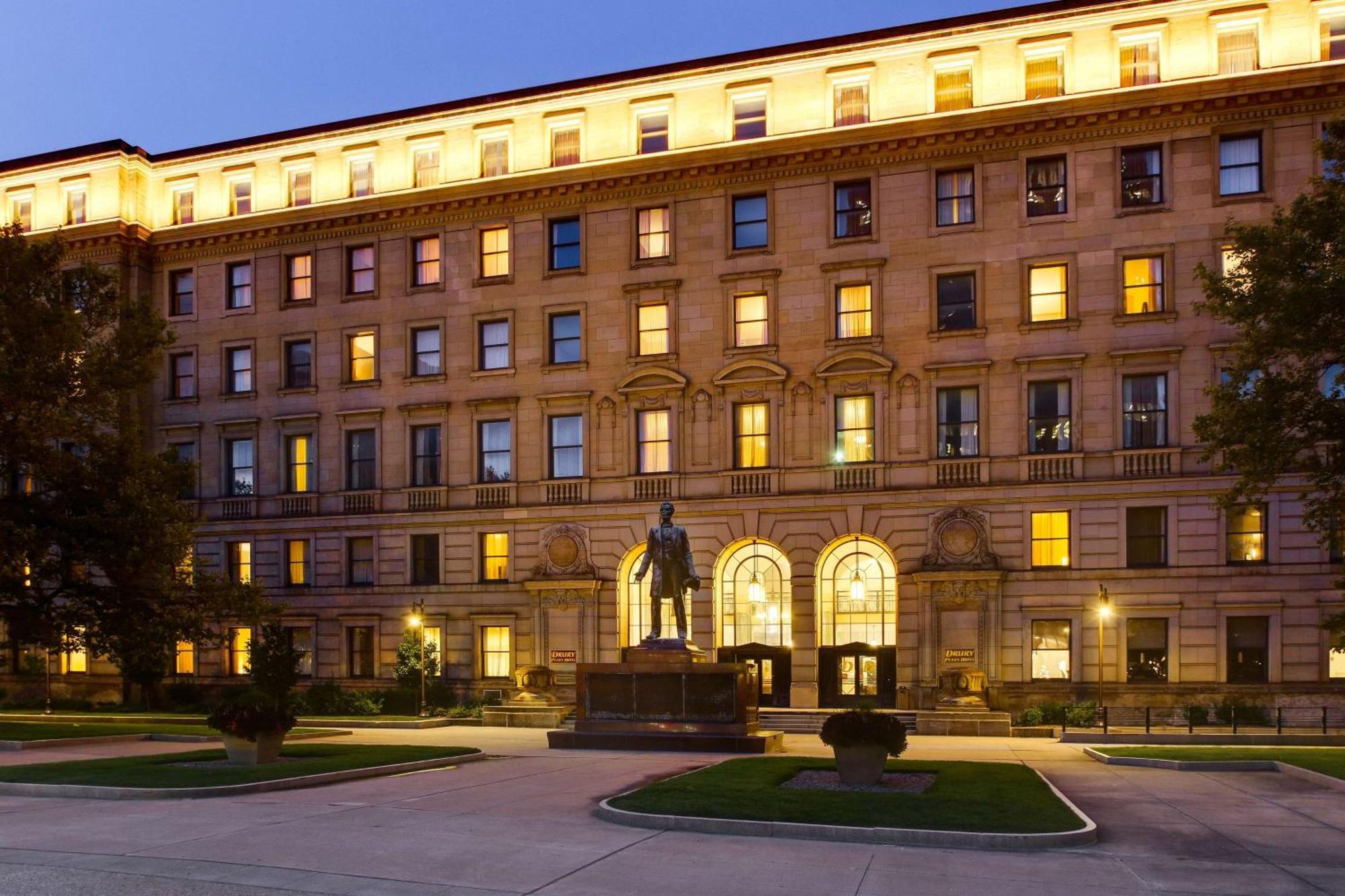 Drury Plaza Downtown Hotel 3*