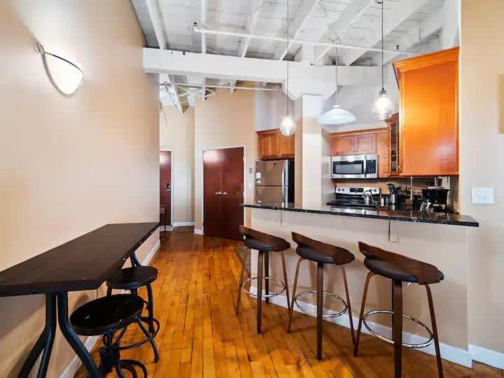 Lakefront Loft - Walk 2 First Energy X Progressive Cleveland