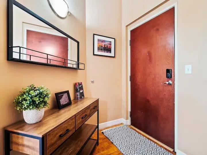 Lakefront Loft - Walk 2 First Energy X Progressive Apartment Cleveland