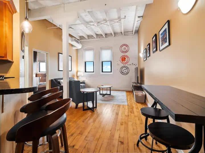 Lakefront Loft - Walk 2 First Energy X Progressive Apartment
