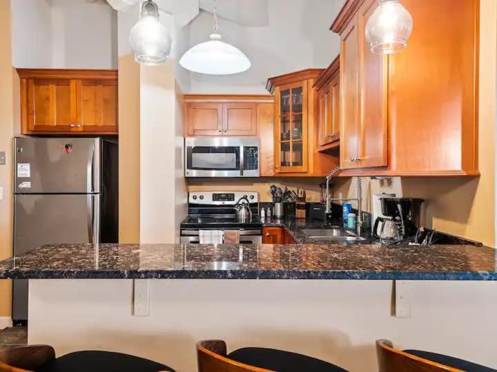 Lakefront Loft - Walk 2 First Energy X Progressive Apartment Cleveland